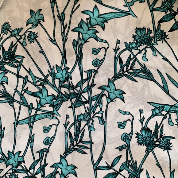 Banana Republic NWOT Tiered Flowing Sleeveless blouse - Picture 2 of 4